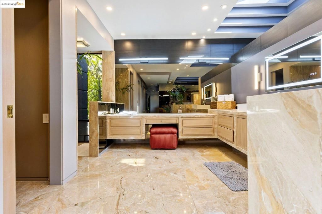 Bathroom, Interior, Recessed Lighting