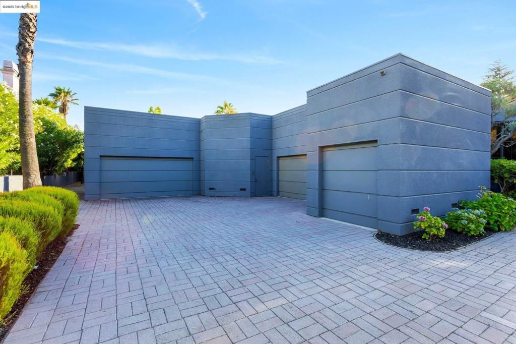 Detached Garage, Exterior