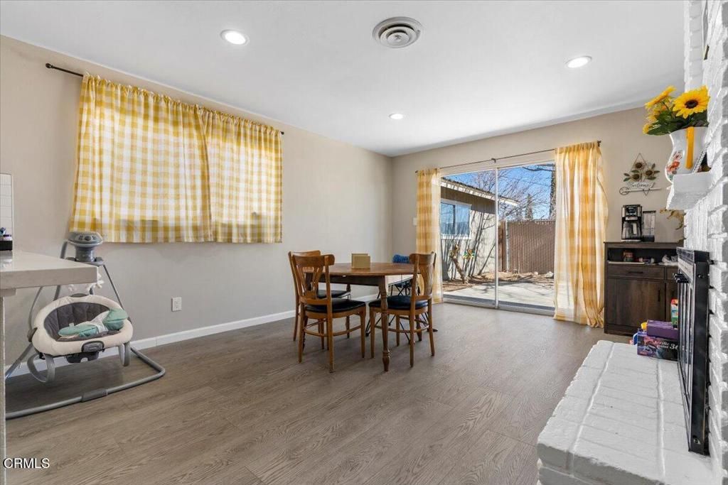 Dining room, Fireplace, Interior, Recessed Lighting, Wood Texture Flooring