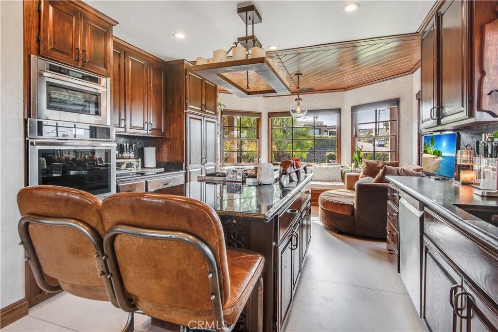 Dining room, Interior, Kitchen, Living room, Pendant Lights, Recessed Lighting, Stainless Steel Appliances