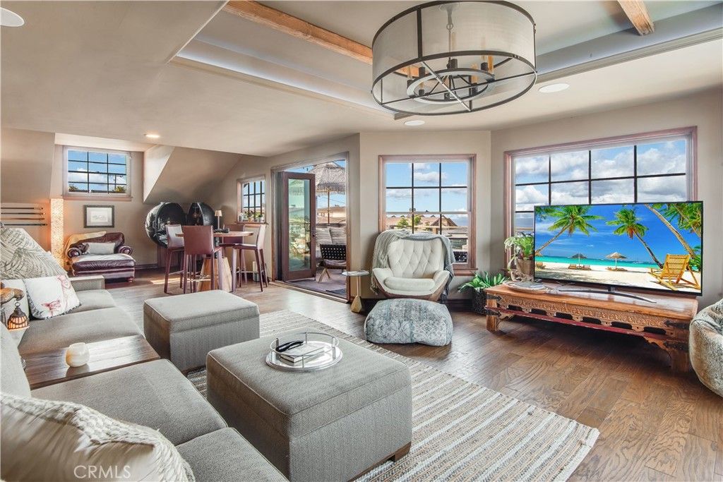 Chandelier, Dining room, Interior, Living room, Recessed Lighting, Water, Wood Texture Flooring