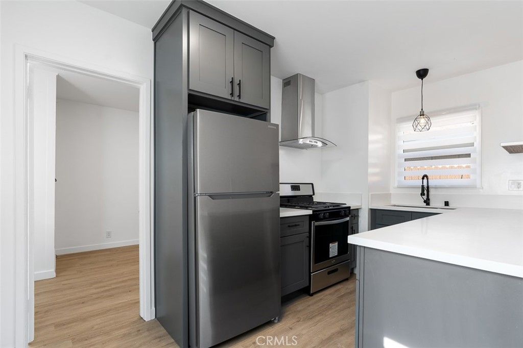 Interior, Kitchen, Pendant Lights, Wood Texture Flooring