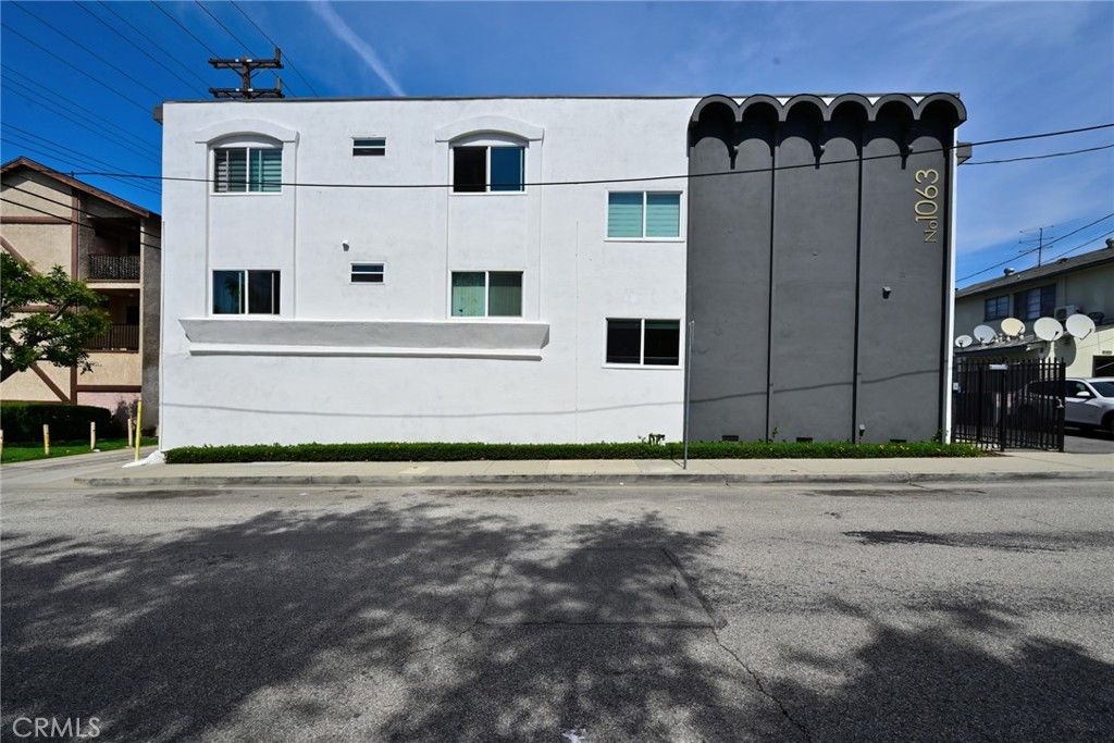 Exterior, Facade, None