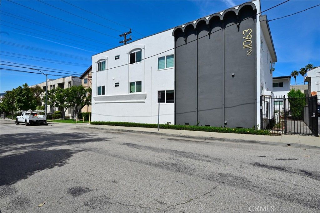 Exterior, Facade, None