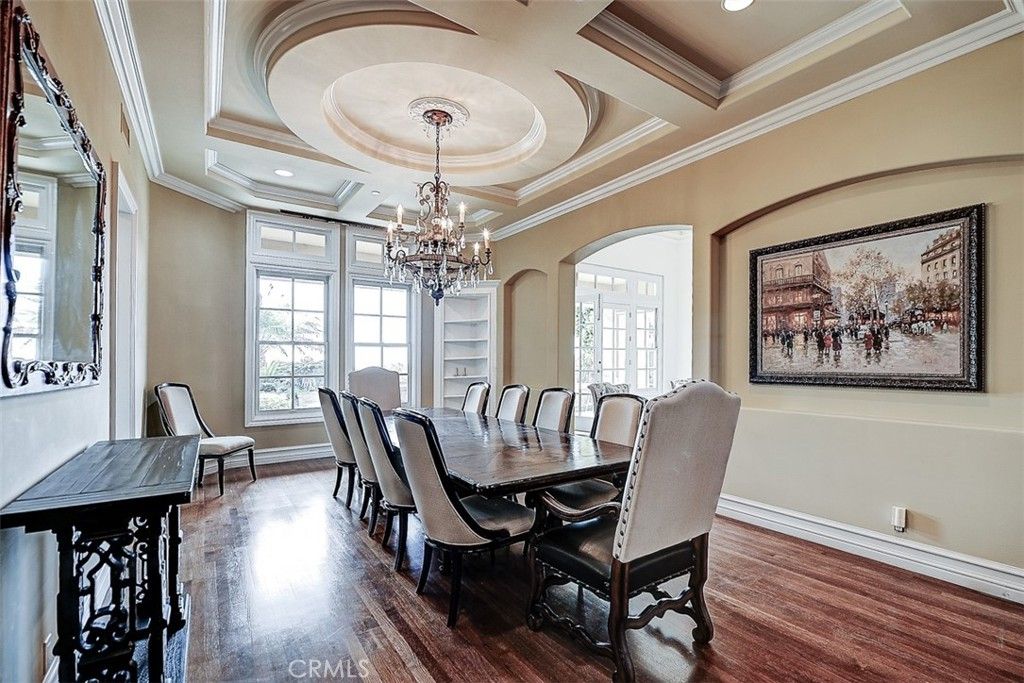 Chandelier, Dining room, Interior, Recessed Lighting, Wood Texture Flooring