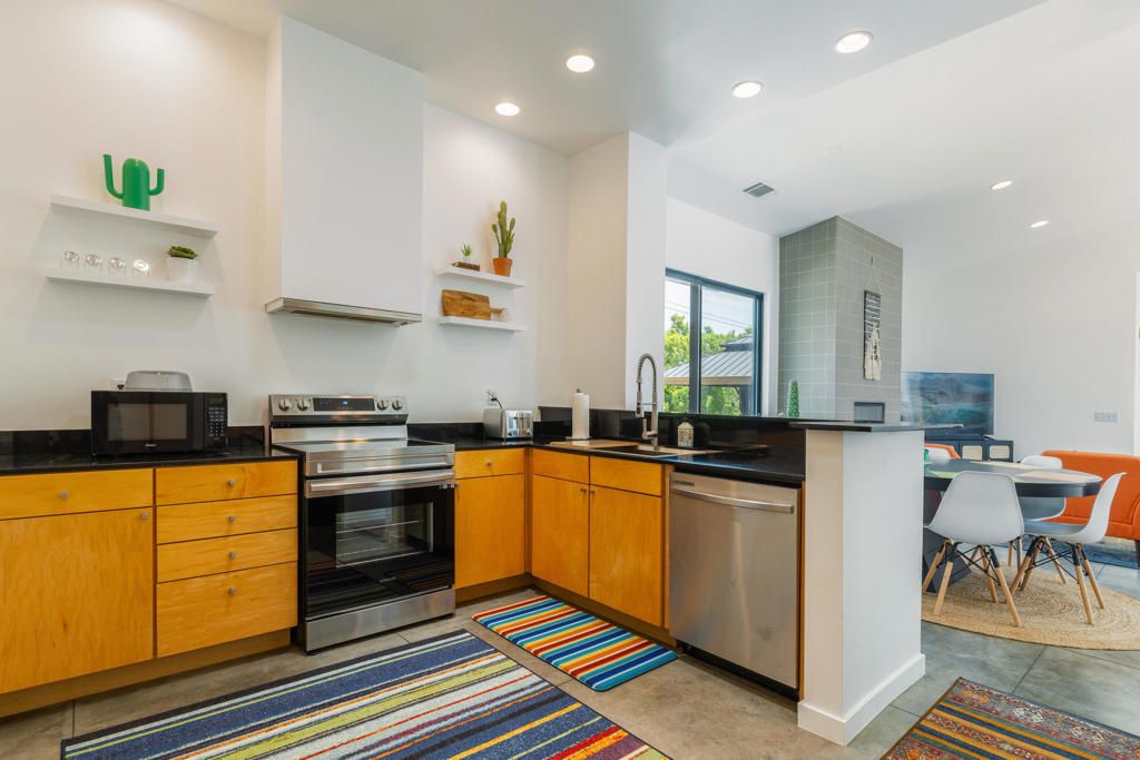 Dining room, Interior, Kitchen, Recessed Lighting, Stainless Steel Appliances