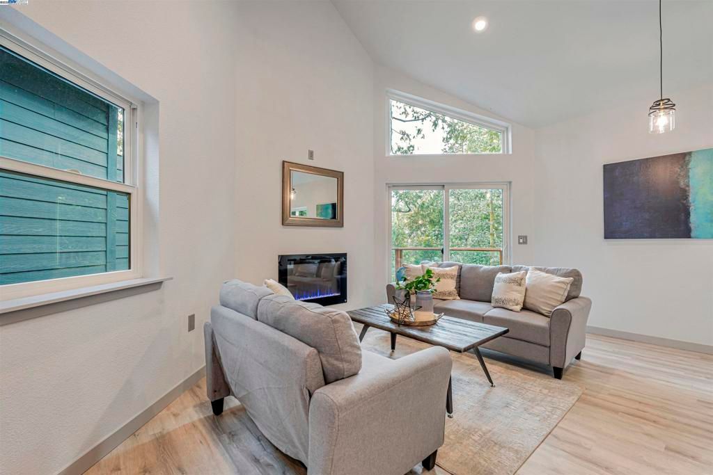 Interior, Living room, Pendant Lights, Recessed Lighting, Wood Texture Flooring
