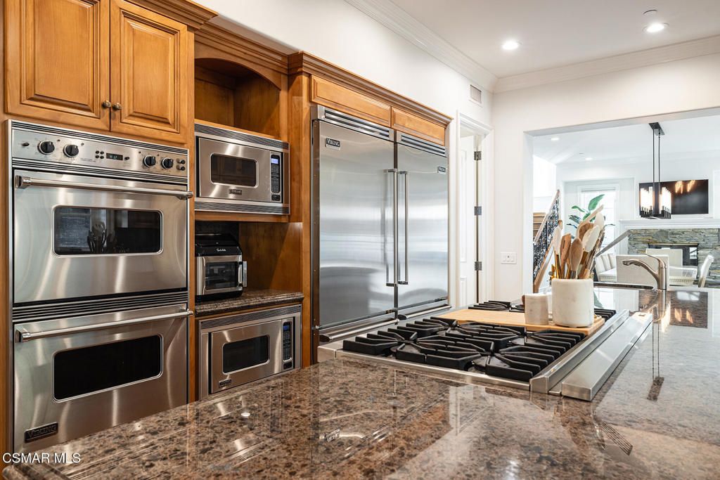 Dining room, Interior, Kitchen, Pendant Lights, Recessed Lighting, Stainless Steel Appliances