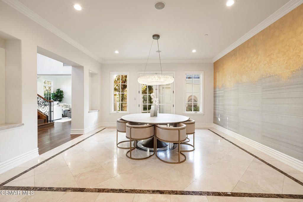 Chandelier, Dining room, Interior, Pendant Lights, Recessed Lighting, Wood Texture Flooring