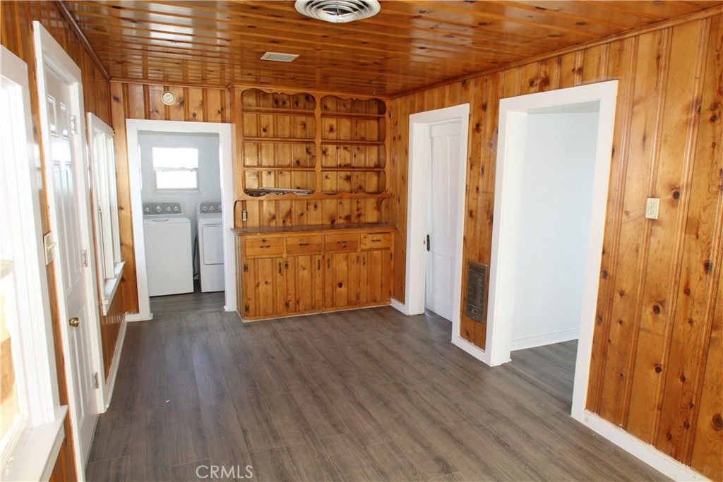 Interior, Washer, Wooden Ceilings, Wood Texture Flooring, Wooden Walls