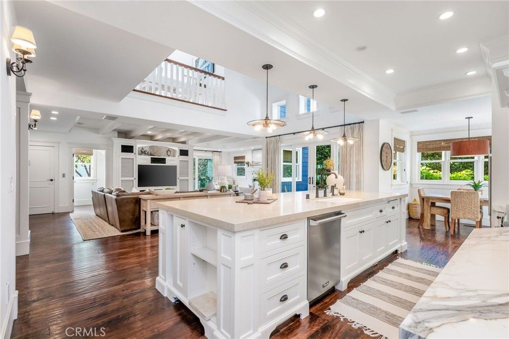 Dining room, Interior, Kitchen, Living room, Pendant Lights, Recessed Lighting, Stainless Steel Appliances, Wood Texture Flooring