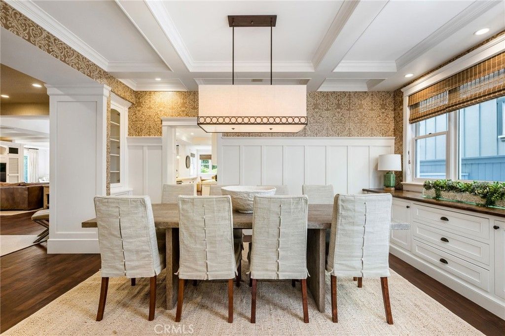 Chandelier, Dining room, Interior, Pendant Lights, Recessed Lighting, Wood Texture Flooring
