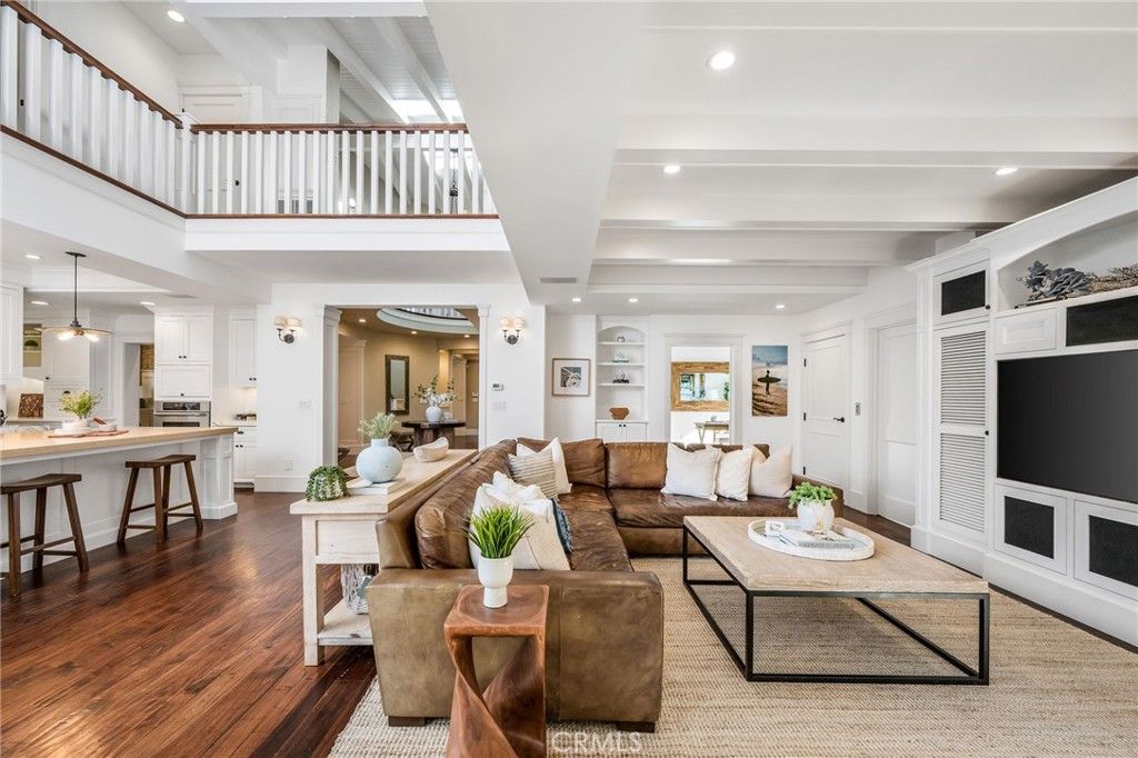 Interior, Kitchen, Living room, Pendant Lights, Recessed Lighting, Wood Texture Flooring