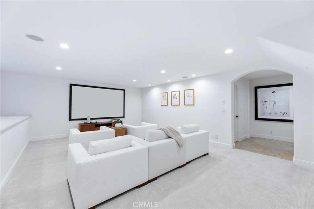 Interior, Projection Screen, Recessed Lighting, Theatre Room
