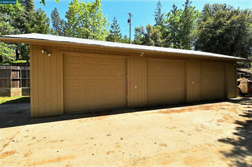 Detached Garage, Exterior