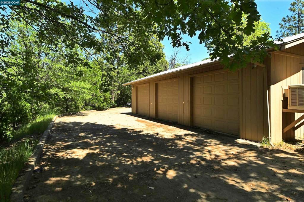 Detached Garage, Exterior