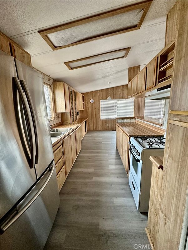 Interior, Kitchen, Wood Texture Flooring, Wooden Walls