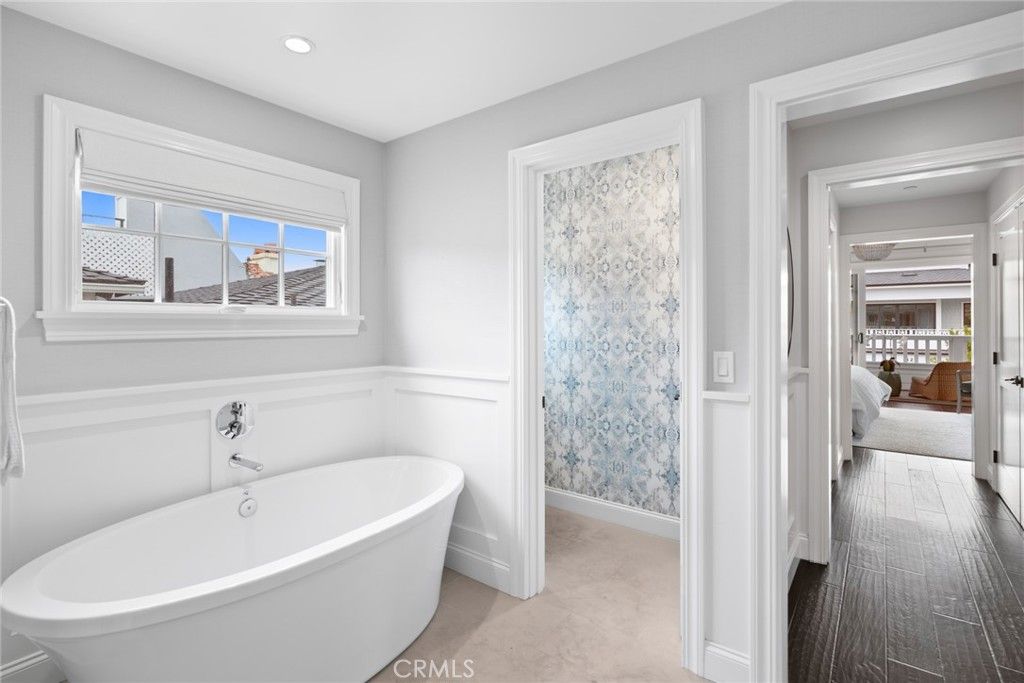 Bathroom, Free Standing Baths, Interior, Recessed Lighting, Wood Texture Flooring