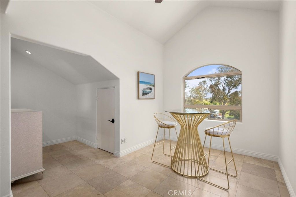 Dining room, Interior, Recessed Lighting