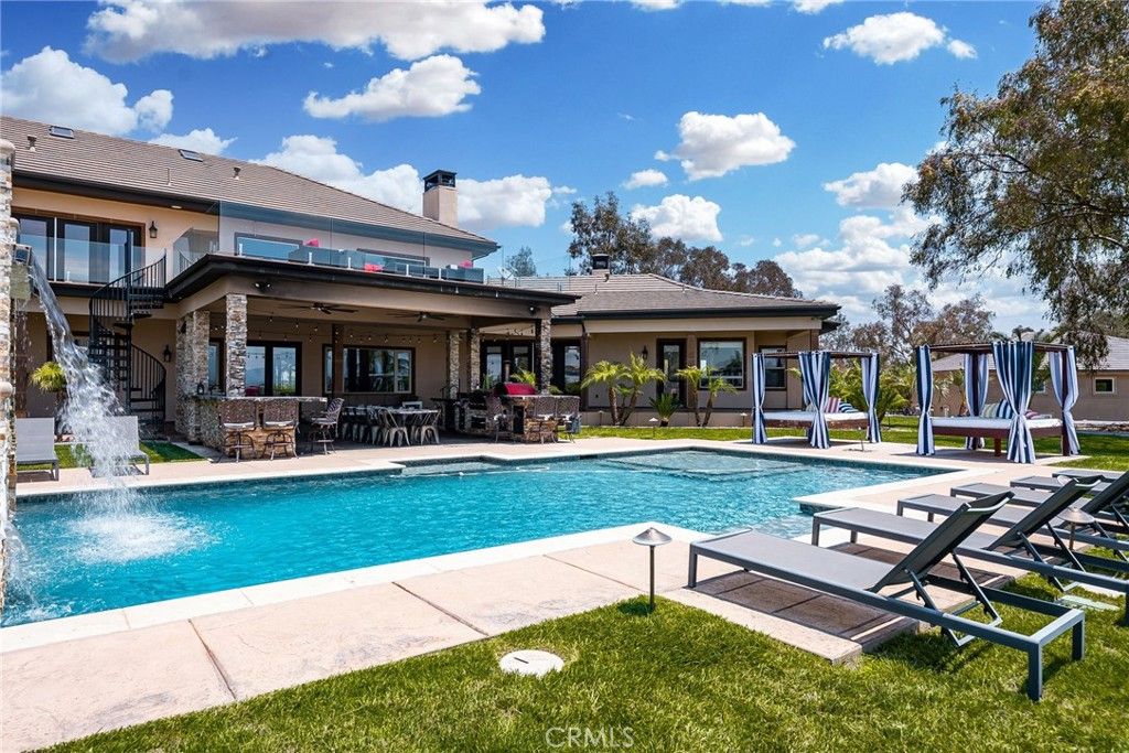 Exterior, Playground, Pool