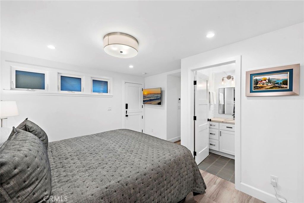 Bathroom, Bedroom, Interior, Recessed Lighting, Wood Texture Flooring