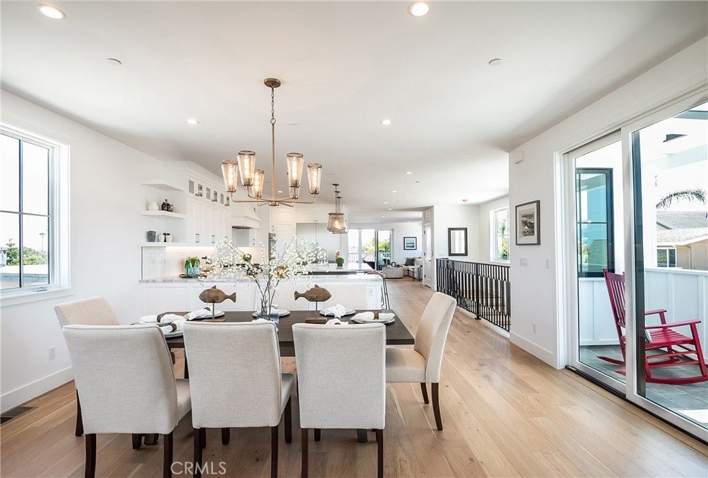 Dining room, Interior, Kitchen, Pendant Lights, Recessed Lighting, Wood Texture Flooring