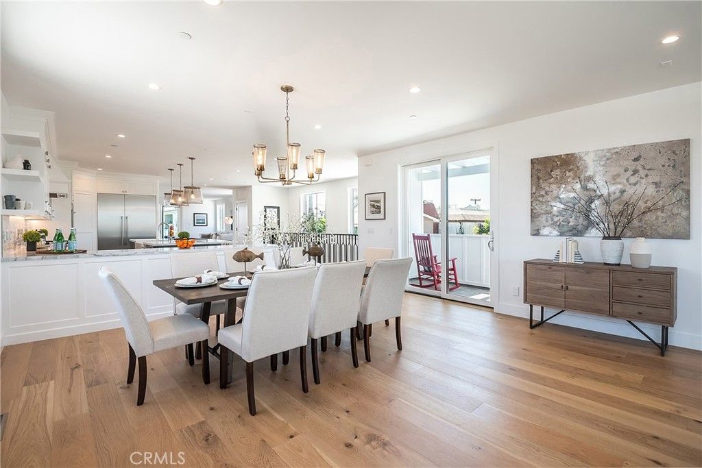 Chandelier, Dining room, Interior, Kitchen, Pendant Lights, Recessed Lighting, Stainless Steel Appliances, Wood Texture Flooring