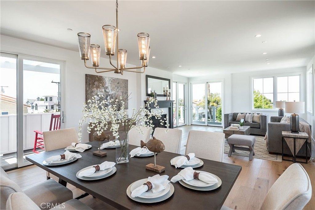 Chandelier, Dining room, Interior, Living room, Pendant Lights, Recessed Lighting, Wood Texture Flooring