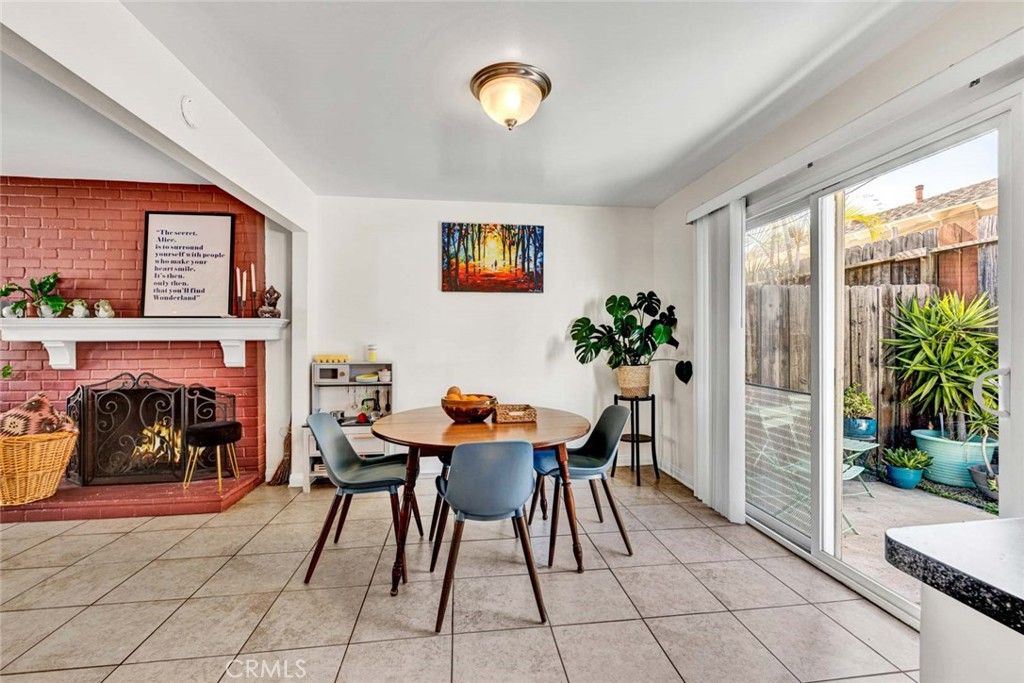 Dining room, Fireplace, Interior