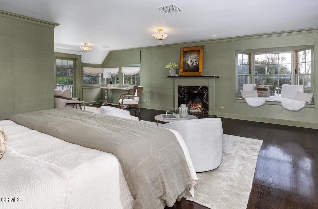 Bedroom, Fireplace, Interior, Recessed Lighting, Wood Texture Flooring