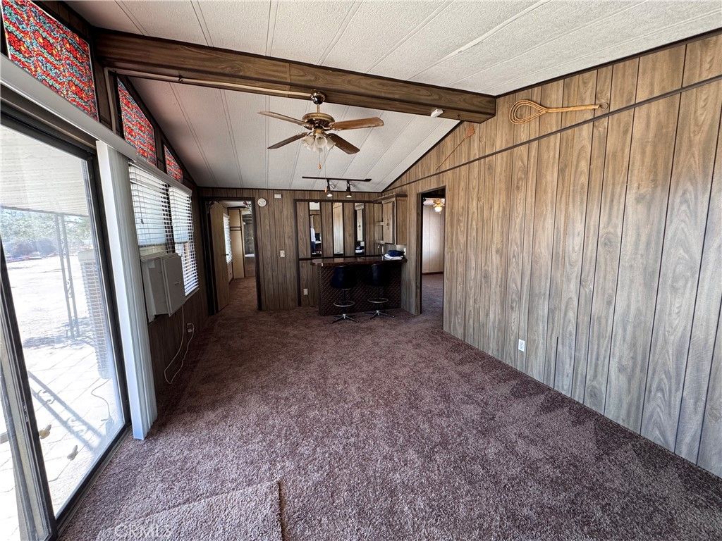 Empty room, Interior, Wooden Beams, Wooden Walls