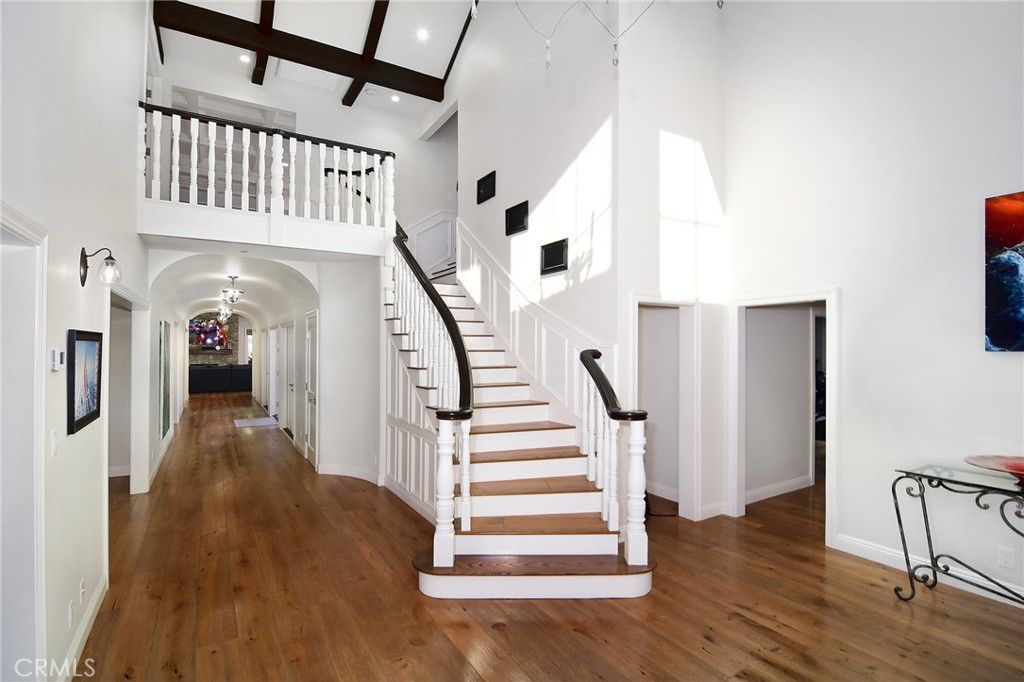 Interior, Recessed Lighting, Wooden Beams, Wood Texture Flooring