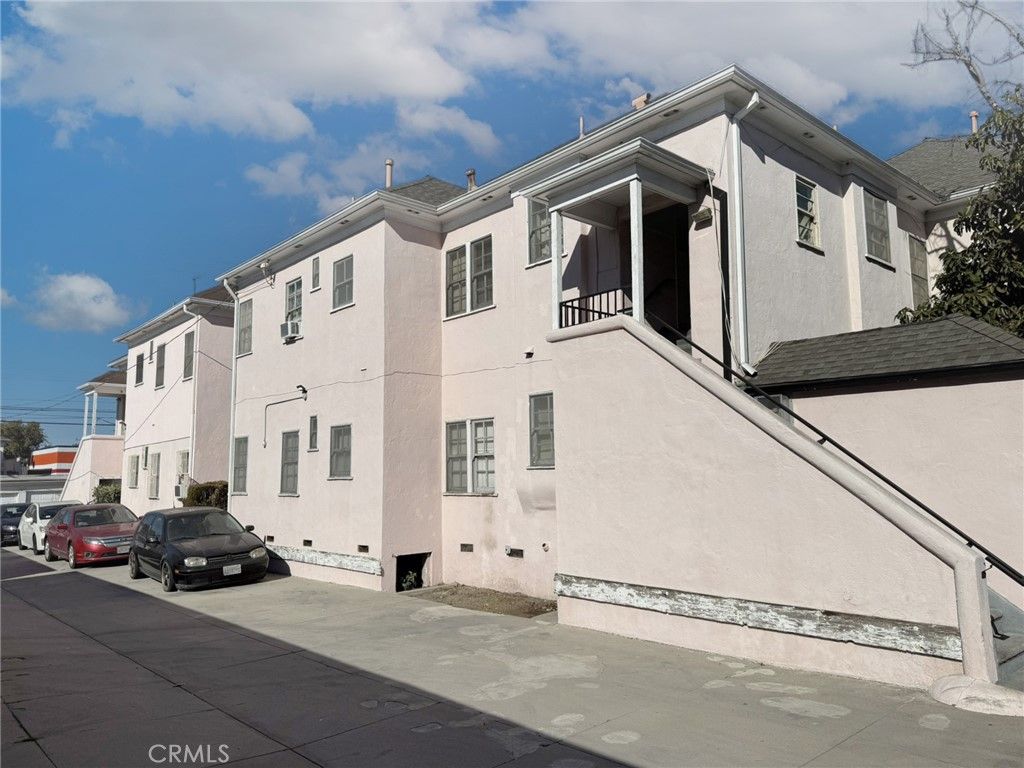 Exterior, Facade, Rowhouse
