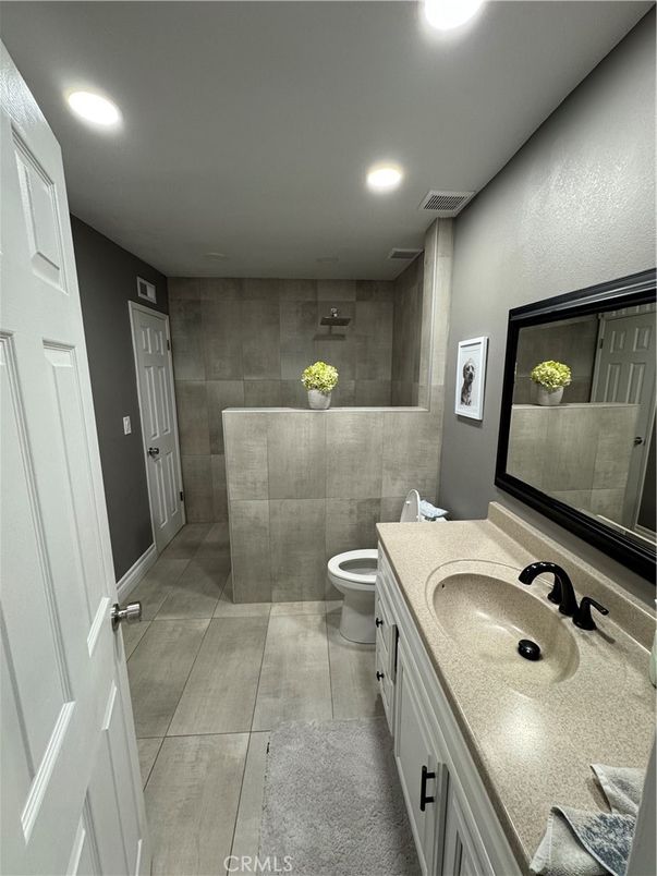 Bathroom, Interior, Recessed Lighting