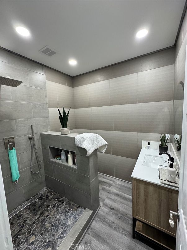 Bathroom, Interior, Recessed Lighting, Wood Texture Flooring