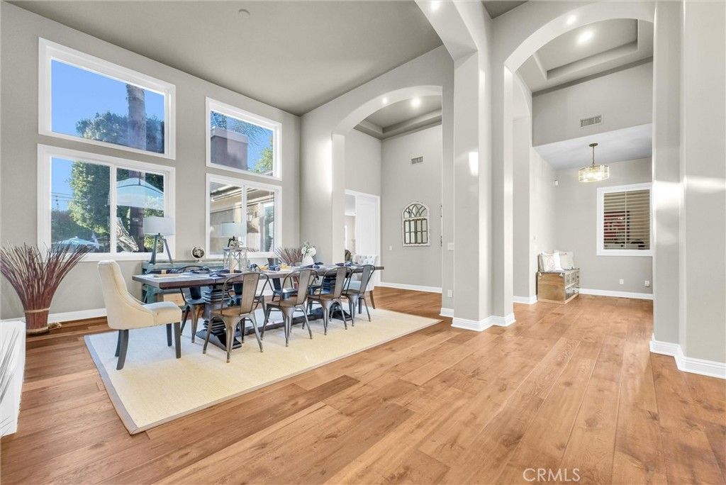Chandelier, Dining room, Interior, Recessed Lighting, Wood Texture Flooring