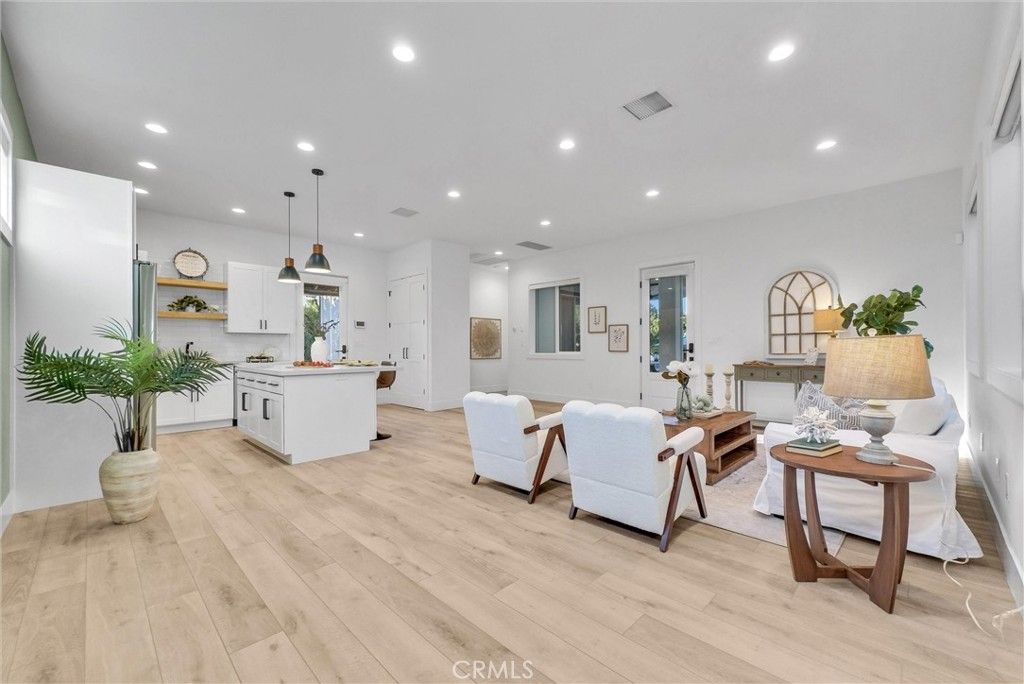 Interior, Kitchen, Living room, Pendant Lights, Recessed Lighting, Wood Texture Flooring