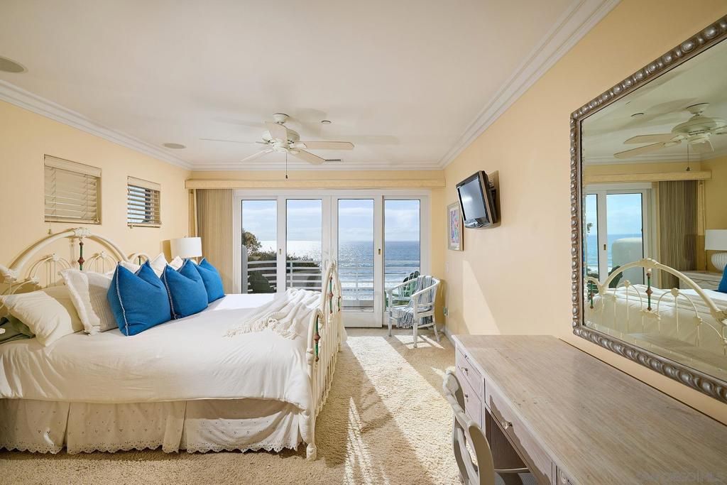 Bedroom, Interior, Water