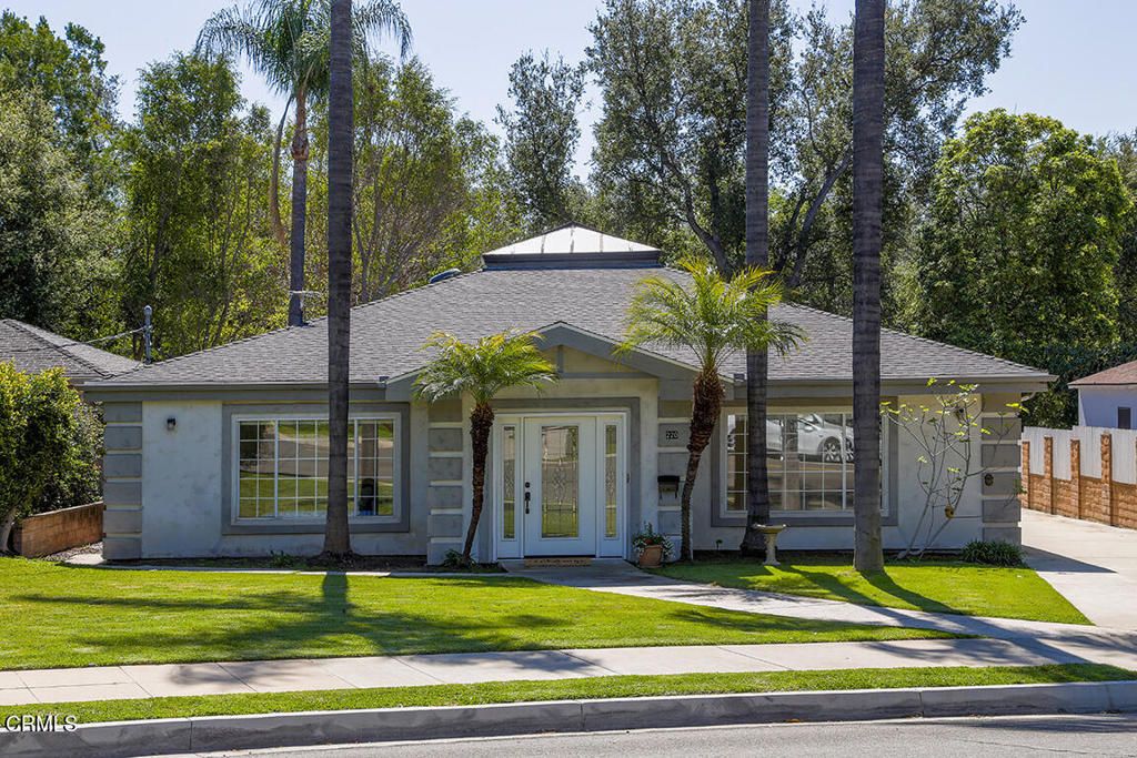 Exterior, Facade, Ranch
