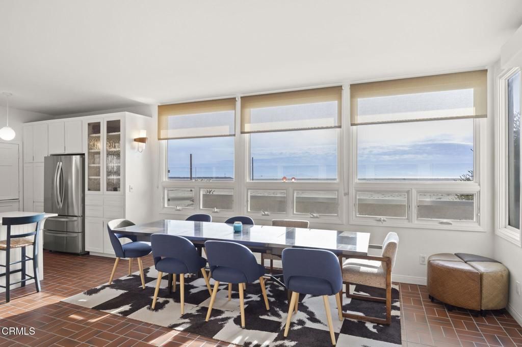 Dining room, Interior, Kitchen, Pendant Lights, Stainless Steel Appliances, Water