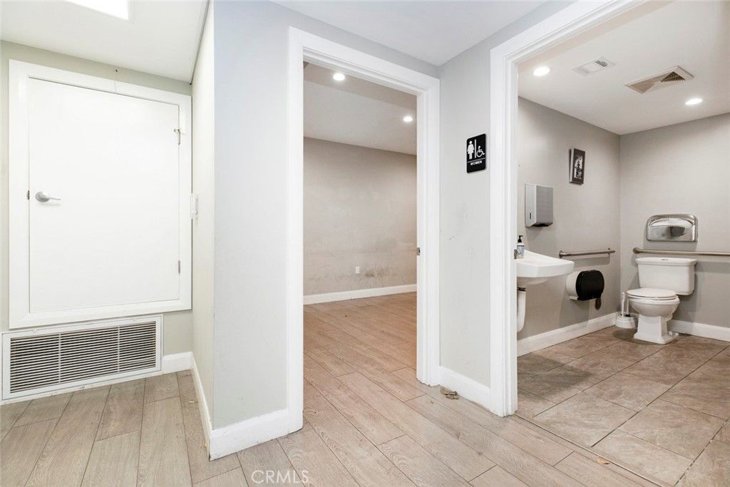 Bathroom, Interior, Recessed Lighting, Wood Texture Flooring