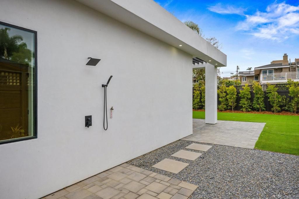 Backyard, Exterior