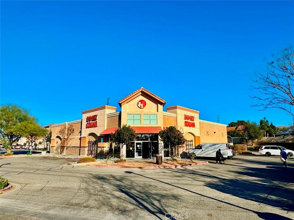 Exterior, Facade, Mediterranean