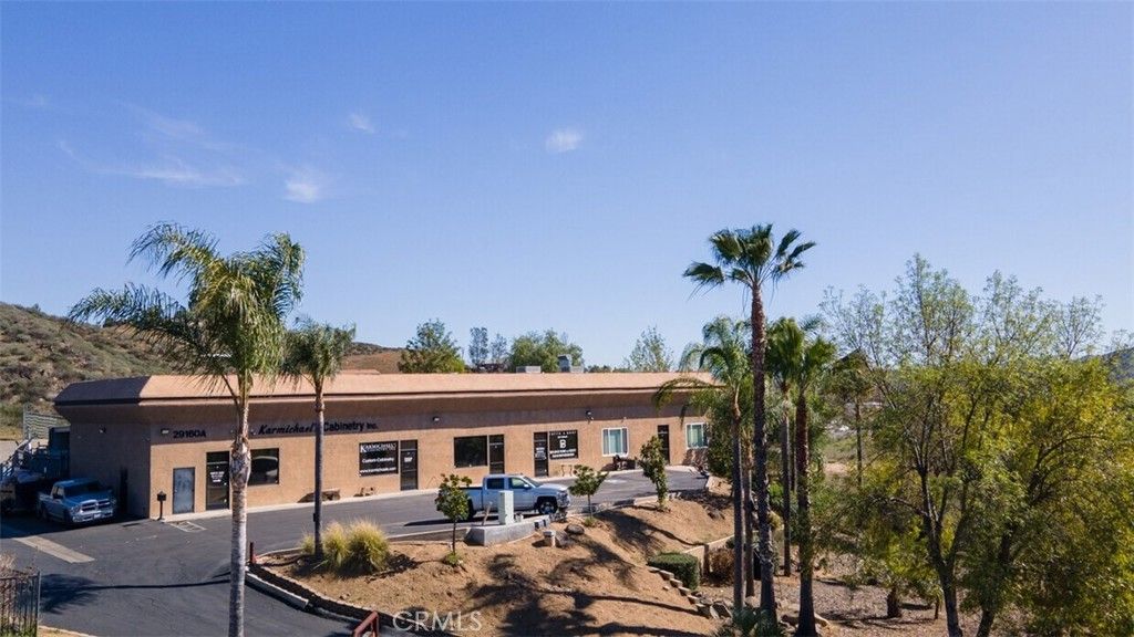 Exterior, Facade, Ranch