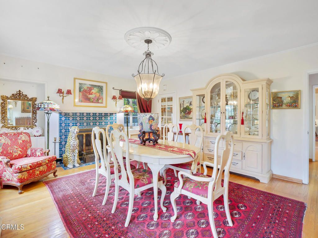 Chandelier, Dining room, Interior, Pendant Lights, Wood Texture Flooring