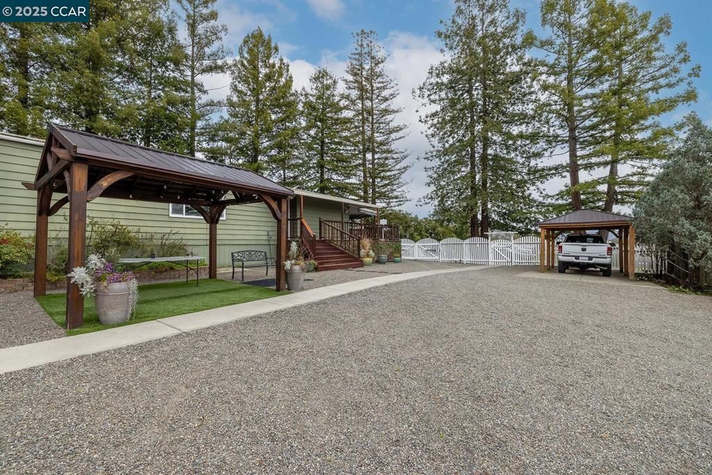 Backyard, Detached Garage, Exterior