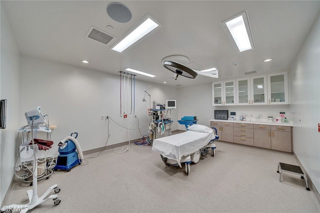 Fitness Equipment, Interior, Recessed Lighting