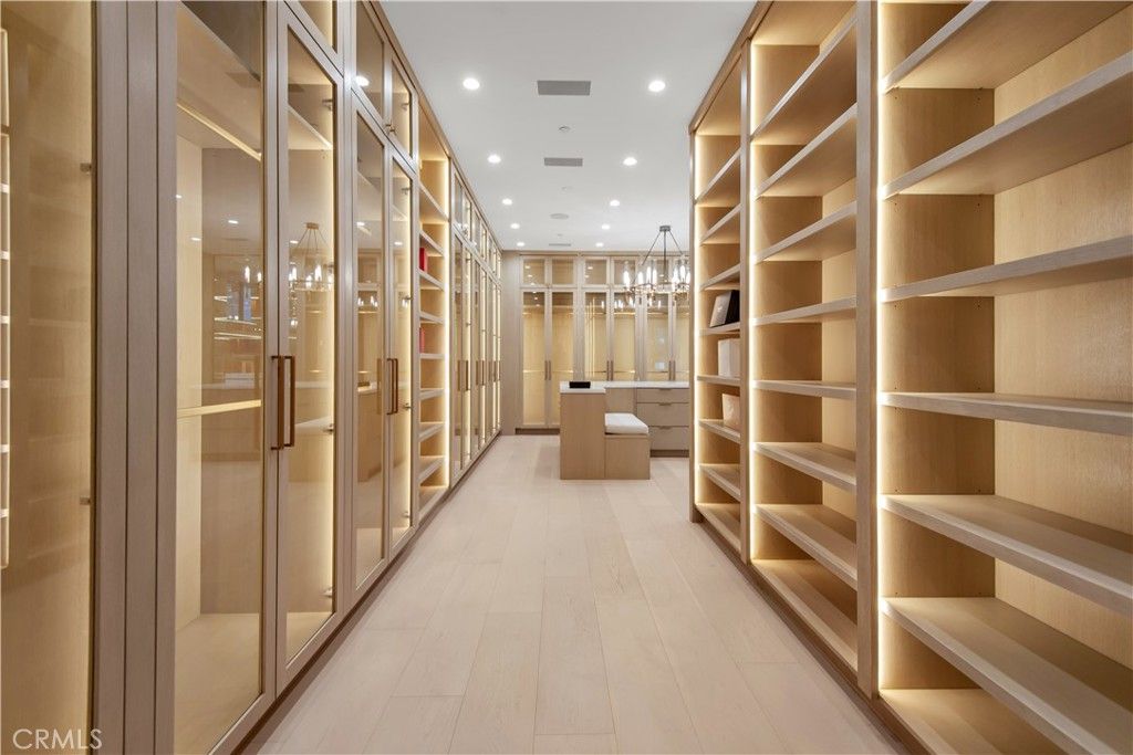 Interior, Recessed Lighting, Walk-in Closets, Wood Texture Flooring