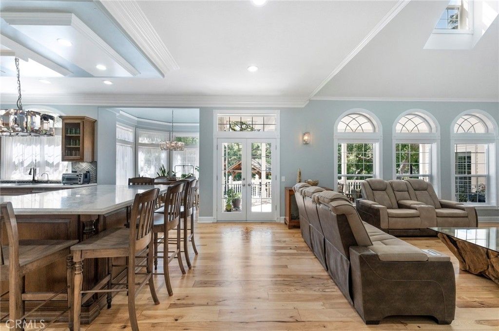 Chandelier, Dining room, Interior, Living room, Recessed Lighting, Wood Texture Flooring