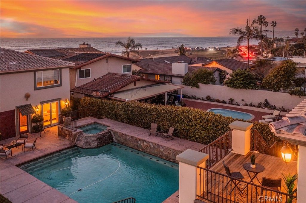 Exterior, Pool, Water
